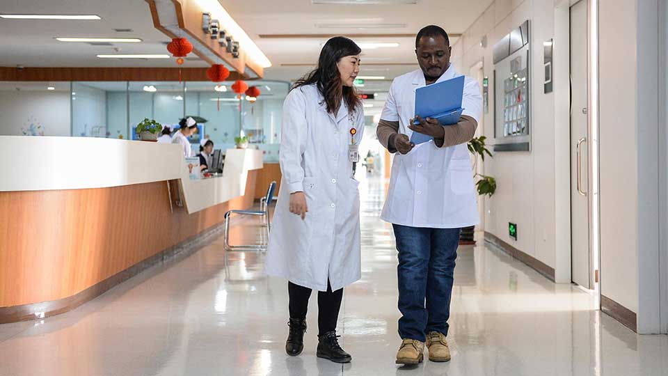 Ramazani Nashiri (R), a medical student from Burundi, talks with his PhD Supervisor at the First Hospital of Jilin University in Changchun, capital of northeast China s Jilin Province. Nashiri, 40, has lived in China for nine years to study gynecology and obstetrics. Imago / Alamy Stock Photo